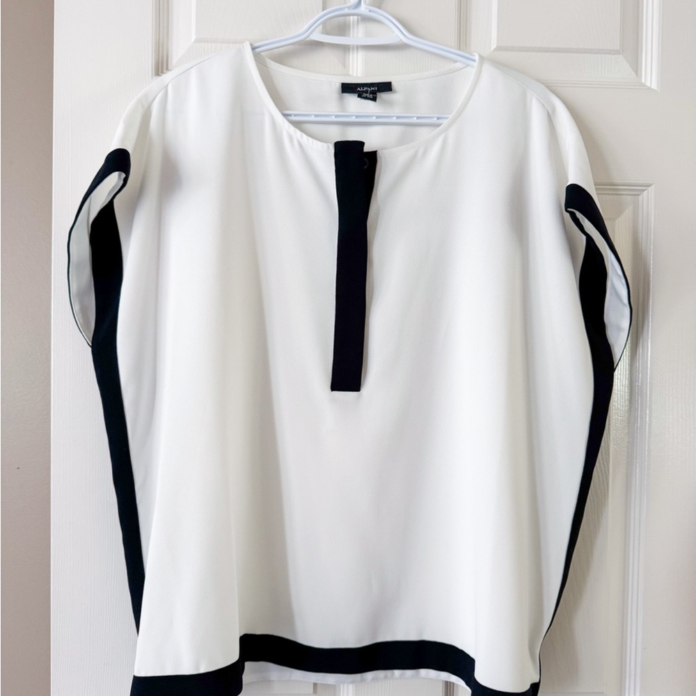 Alfani White Flowy Old Money Minimalistic Blouse with Black Trims Size 12 L/XL